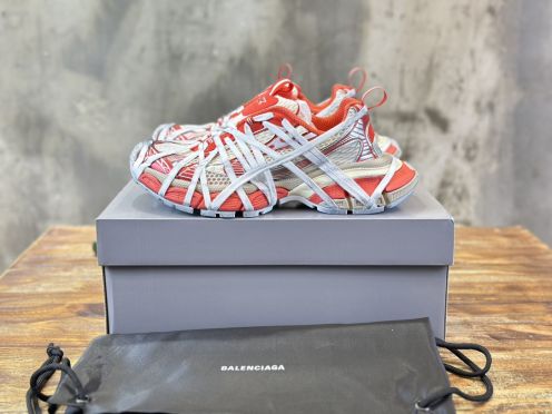 人気流行品 balenciaga スニーカー レディース偽物 運動 ランニング スポーツシューズ 厚底 シンプル レッド