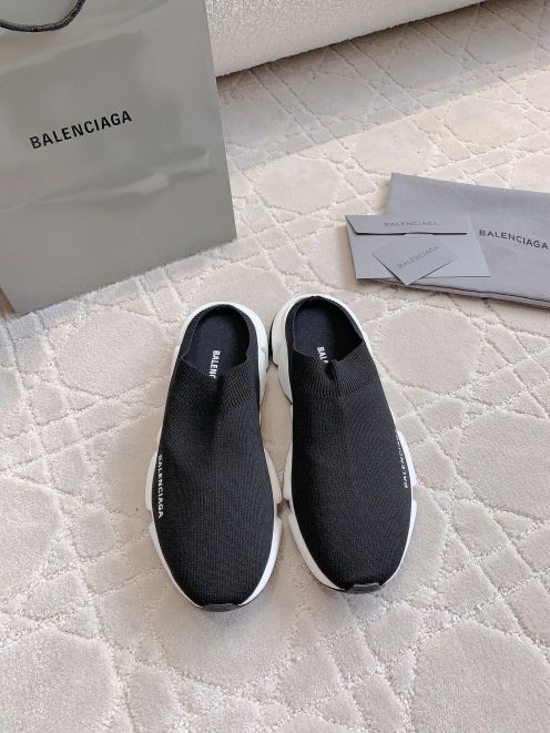 海外セレブが愛用する balenciaga メンズ 靴Ｎ級品 スリッパ 履くのが簡単で 男女兼用 シンプル 軽量 ブラック