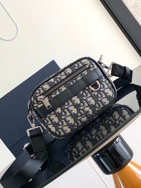 人気アイテム dior クラッチ バッグコピー 斜め掛けバッグ ミニ 花柄 牛革 型番2ESWS011YKY_H03Eメンズ ブラック