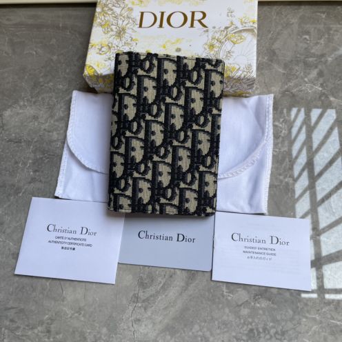 ディオール財布偽物 二つ折り財布 さいふ コンパクト財布 本革 ペトローリオ 花柄 ブラック