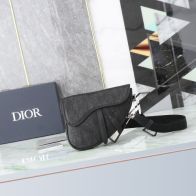 dior メンズ バッグコピー 可愛い 斜め掛けバッグ 型番1ADPO191 牛革 三角形 メンズ ブラック