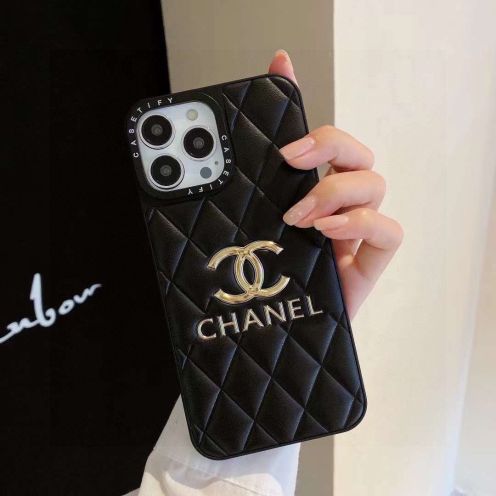 chanel の 携帯 ケーススーパーコピー スマートフォンケース耐衝撃 傷防止 全面保護 大きいロゴ レザー素材 柔らかい ブラック