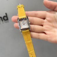 エルメス 時計 売値コピー ファッション 優雅 ウォッチ H形 腕時計 文字盤 牛革 華やかな雰囲気 イエローバンド