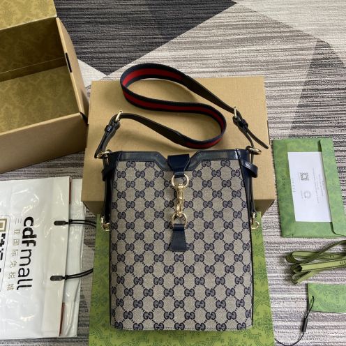 大人気でお買い得な gucci キッズ バッグコピー 牛革 型番782911 肩掛けバッグ トート 格子模様 レディース ブルー