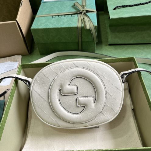 gucci レディース バッグ偽物 型番760175 斜め掛けバッグ 現代感 ミニバッグ レディース 人気品 ホワイト