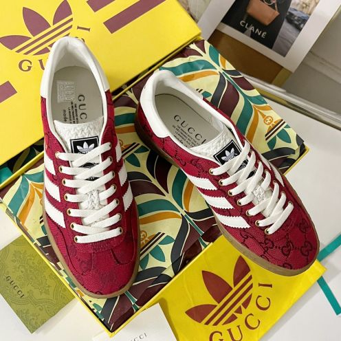 adidas gucci コラボ スニーカーＮ級品 運動 adidas x Gucciコラボ ランニング カップル 防滑 カジュアル 通学 レッド