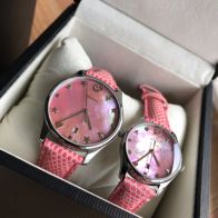gucci 腕時計 レディーススーパーコピー ウォッチ レザーバンド うで時計 二つサイズ クォーツ時計 レディース ピンク