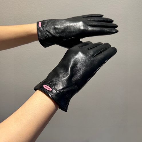 ミュウミュウ手袋偽物 シンプル 高級品 暖かい 裏起毛 レザー 柔らかい 防風 レディース ブラック