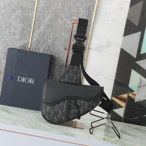 dior ショルダー バッグ激安通販 斜め掛けバッグ 牛革 ロゴプリント ナイロン肩紐 型番1ADPO093 シンプルながら人気 ブラック