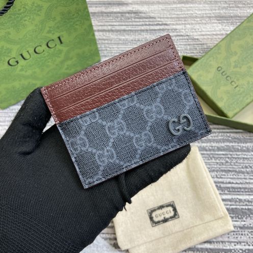 gucci コイン ケーススーパーコピー コード768248 存在感がある 薄型 軽量 カードケース 青い花柄 レッド