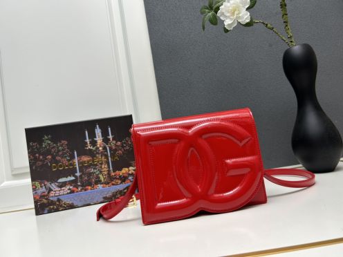 dolce&gabbana ウエスト バッグスーパーコピー 軽量 斜め掛けバッグ 魅力的 ファッション 6611 流行品 レッド