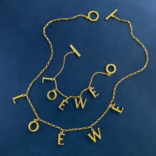 loewe ネックレススーパーコピー シンプル 爆買いで大得価の文字ネックレス ブレスレット 2点セット チェーン ゴールド