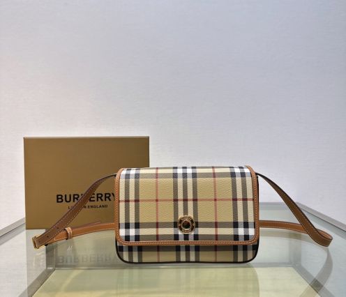 burberry バッグ レディーススーパーコピー 斜め掛けバッグ 牛革 柔らかい ショットパンツ 牛革 格子模様 ブラウン