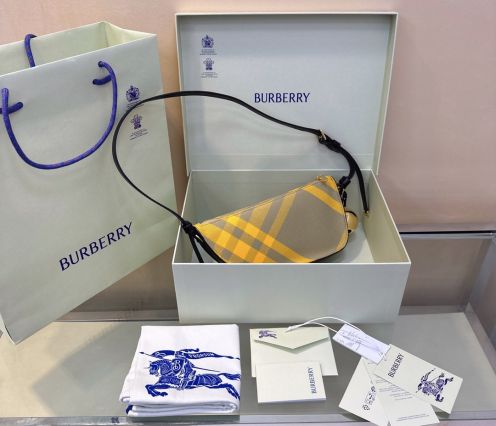 人気流行品 burberry レディース バッグ偽物 斜め掛けバッグ 格子模様 レザー イタリア ショットパンツ イエロー