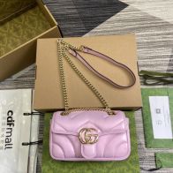 お洒落！gucci カバン偽物 型番446744 チェーンバッグ 斜め掛け 肩掛け 小ぶりサイズ 人気品 ピンク