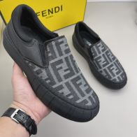 FENDI 数量限定 モカシンシューズ アメリカ偽物 カジュアル イタリア 運動 シンプル シューズ 高級感 花柄 ブラック