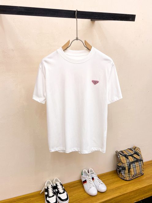 今季のおすすめ ロゴプリント プラダ ティー シャツ偽物 Tシャツ トップス 純綿 半袖 柔らかい 人気新品 ホワイト