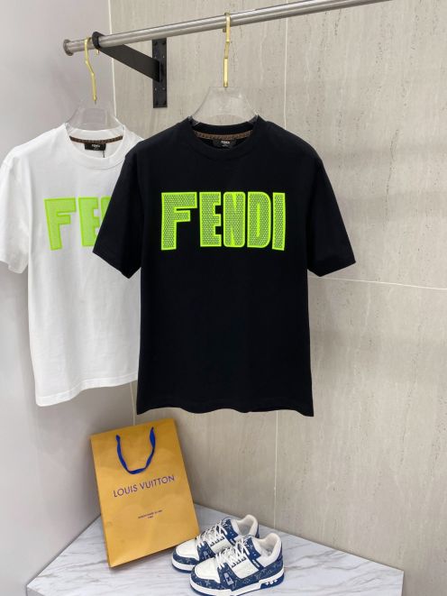 春夏新品 fendi t シャツ キッズ偽物 半袖 トップス 純綿 ロゴプリント ファッション 男女兼用 大人気 ブラック