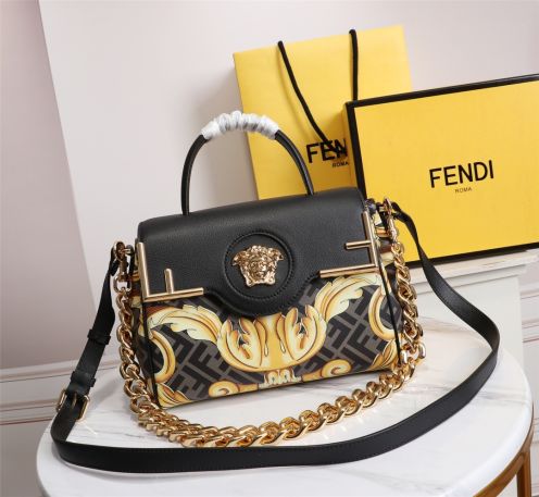 フェンディ バッグ コーデ偽物 上質 斜め掛けバッグ 柔軟 Versace*Fendiコラボ チェーン 実用 ブラック