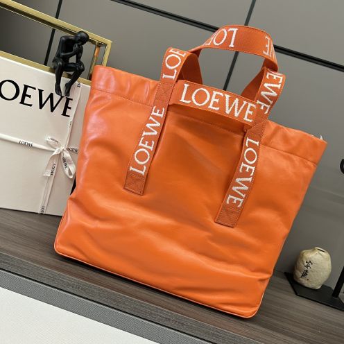 loewe バッグ偽物 レザー ハンドバッグ 牛革 軽量 トート 052301 ロゴ刺繍 大容量 オレンジ色