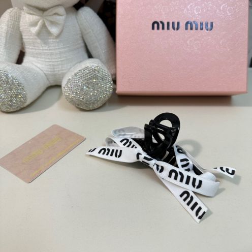 MIUMIUカチューシャ偽物 アクセサリー 髪留め バッレタ 髪飾り マット 普段使い ホワイト