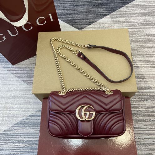 新作 gucci リュックスーパーコピー 優雅 斜め掛けバッグ ハイドバッグ レザー 牛革 シンプル 446744 レッド