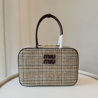 miumiu バッグ偽物 ハンドバッグ 大容量 芸術感 ファッション 通勤 日常バッグ 格子 5BB117 杏色