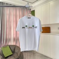ルイ・ヴィトン L.V.M. Tシャツ スーパーコピー 優良サイト 2026新作 高再現度 通気 快適な着心地 上質感 丁寧な縫製