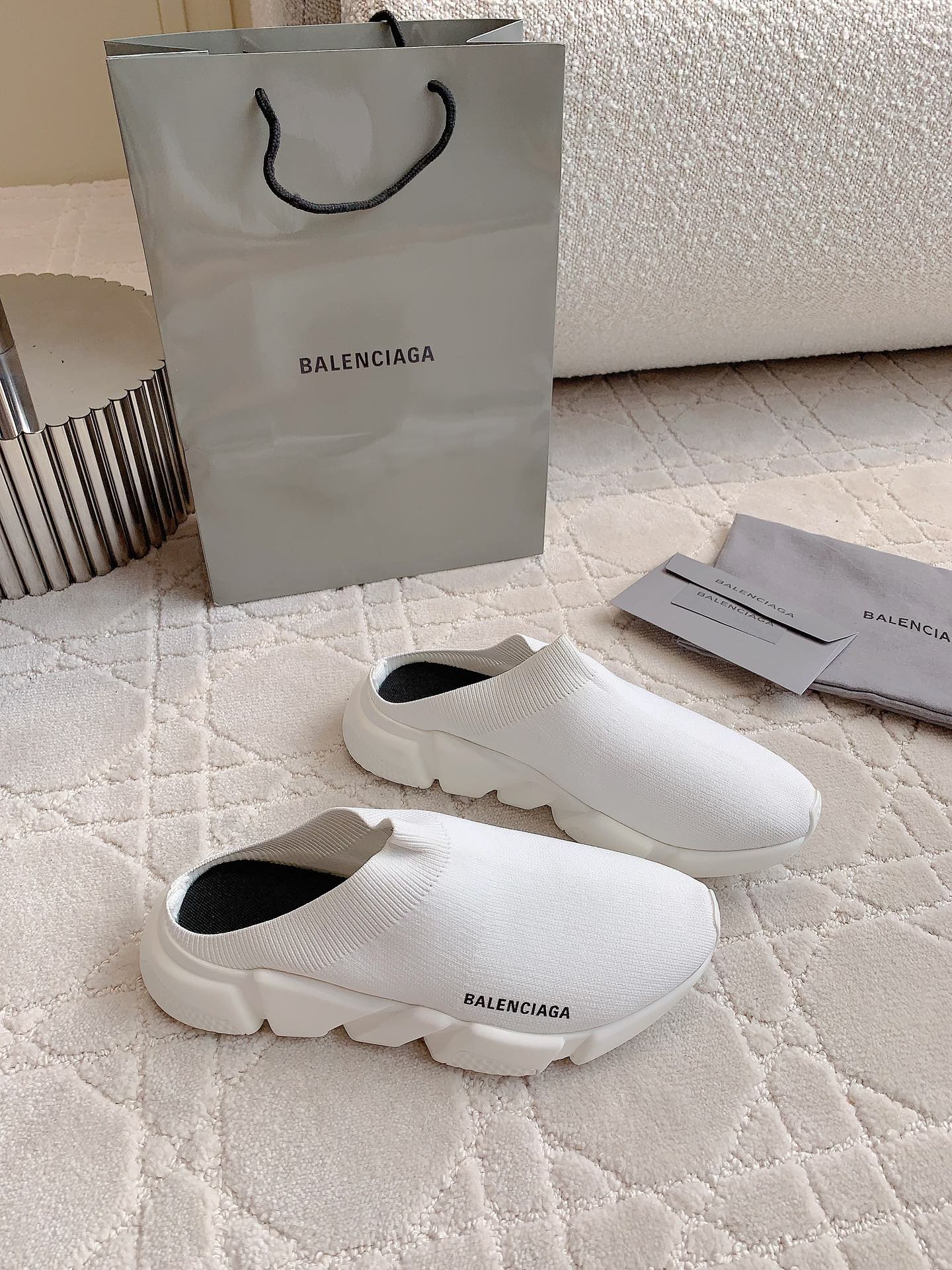 海外セレブが愛用する balenciaga メンズ スニーカー偽物 スリッパ 履くのが簡単で 男女兼用 シンプル 軽量 ホワイト_3