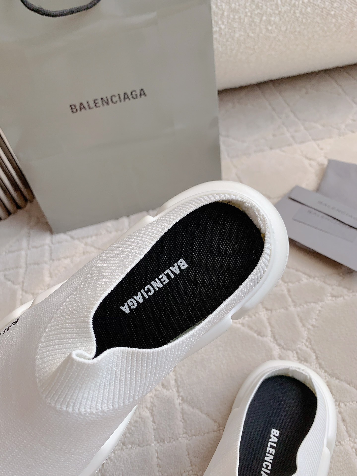 海外セレブが愛用する balenciaga メンズ スニーカー偽物 スリッパ 履くのが簡単で 男女兼用 シンプル 軽量 ホワイト_8