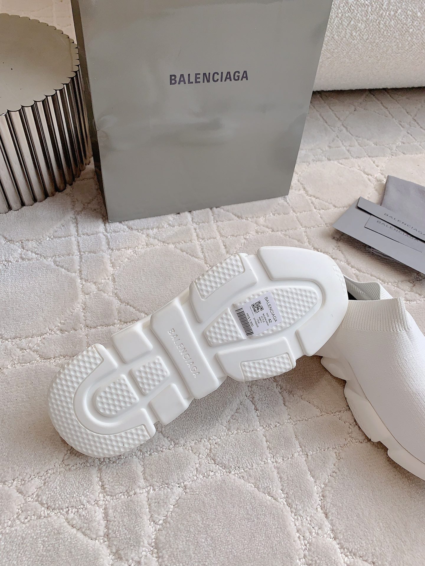 海外セレブが愛用する balenciaga メンズ スニーカー偽物 スリッパ 履くのが簡単で 男女兼用 シンプル 軽量 ホワイト_9