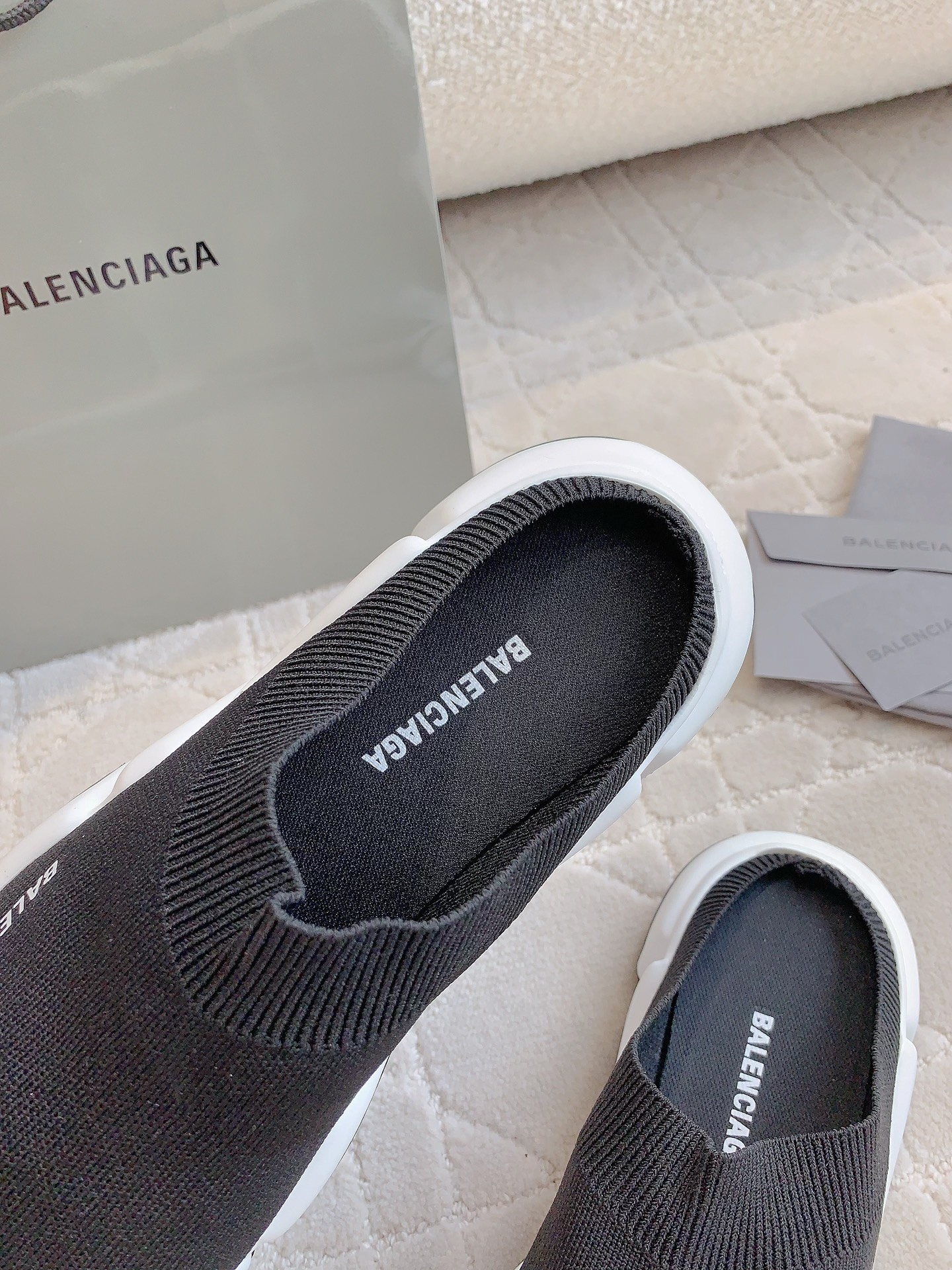 海外セレブが愛用する balenciaga メンズ 靴Ｎ級品 スリッパ 履くのが簡単で 男女兼用 シンプル 軽量 ブラック_6
