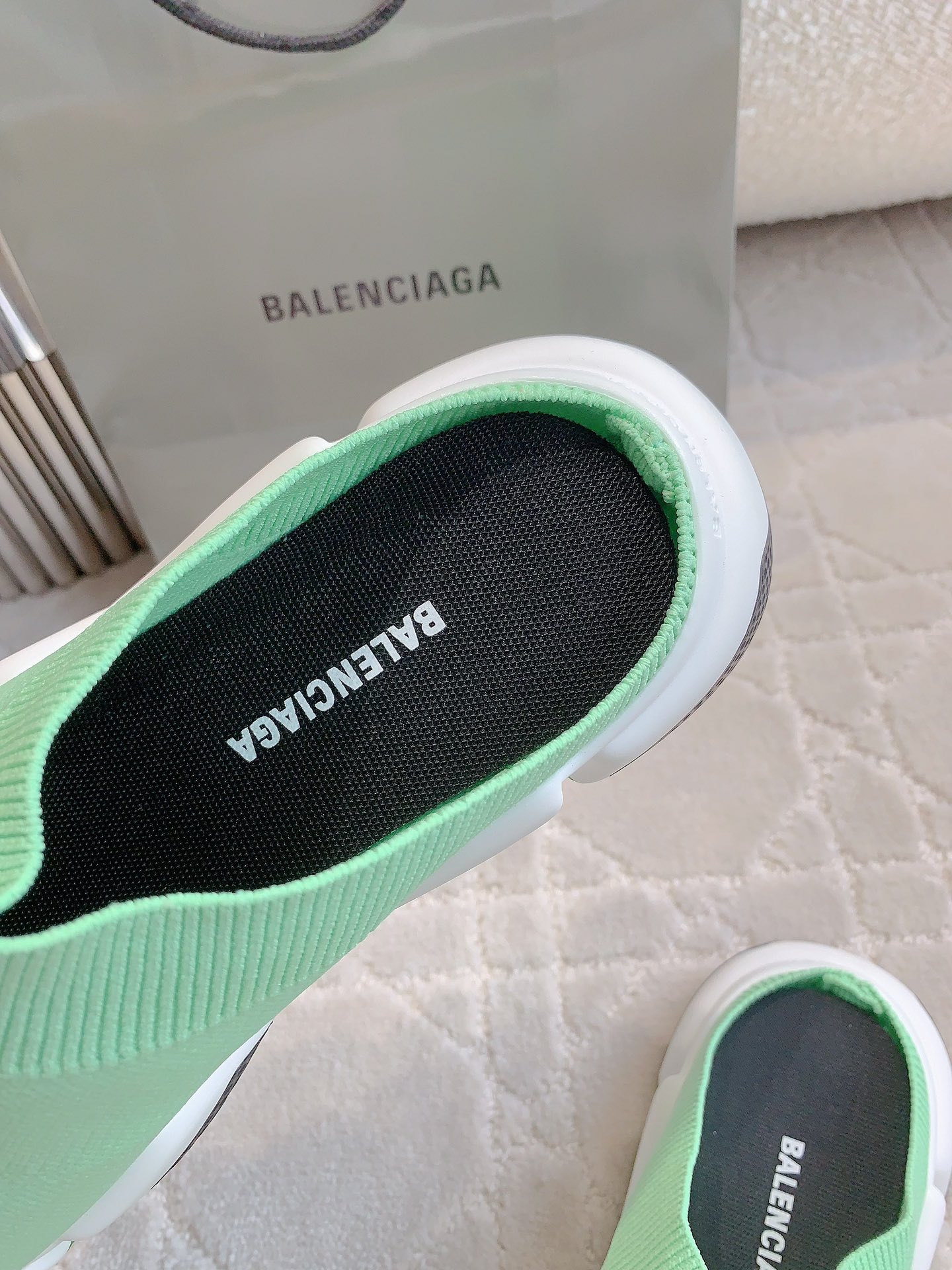 海外セレブが愛用する balenciaga 新作 靴スーパーコピー スリッパ 履くのが簡単で 男女兼用 シンプル 軽量 グリーン_6