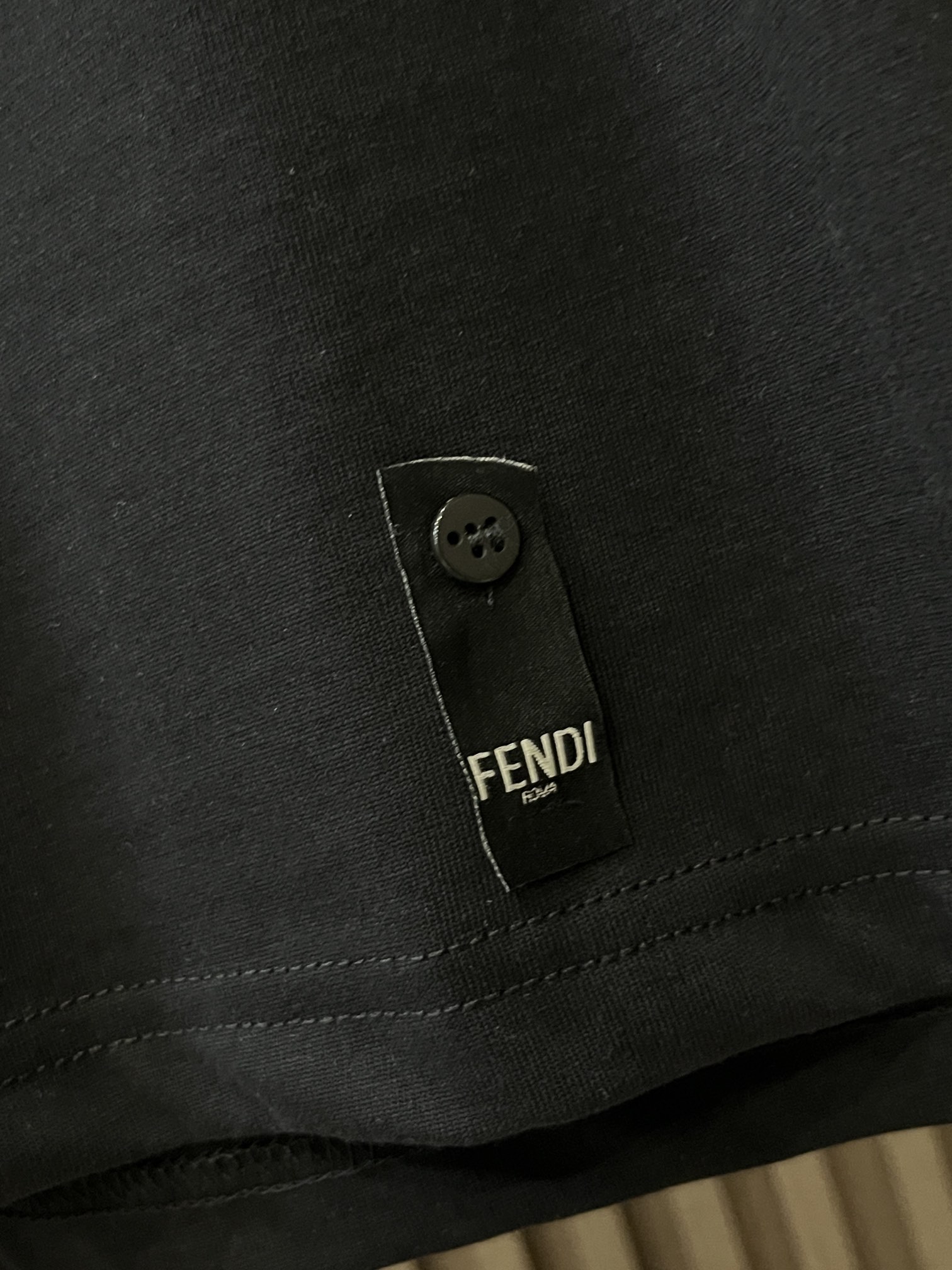 今季のおすすめ fendi シャツ偽物 トップス Tシャツ 定番ロゴプリント 純綿 短袖 ファッション ブラック_7