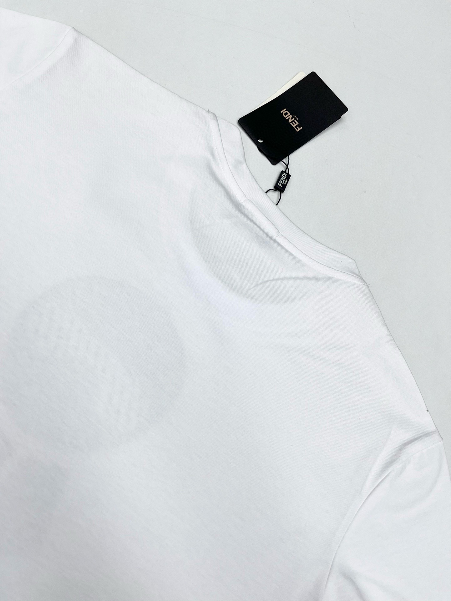 最新の2024年 フェンディ t シャツ メンズＮ級品 トップス プリント 純綿 短袖 柔らかい メンズ ホワイト_8