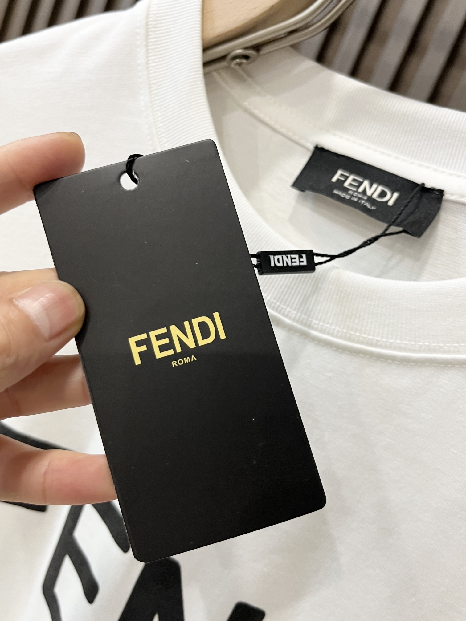 お値打ち価格 fendi t シャツ メンズ激安通販 トップス 純綿 柔らかい 特別なデサント プリント ホワイト_3