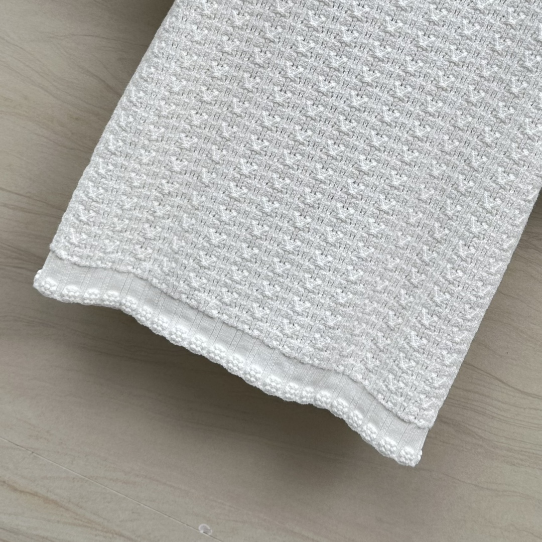 chanel t シャツコピー 心地よい着用感 純綿 トップス 半袖 シンプル 高級感 品質保証 ホワイト_4