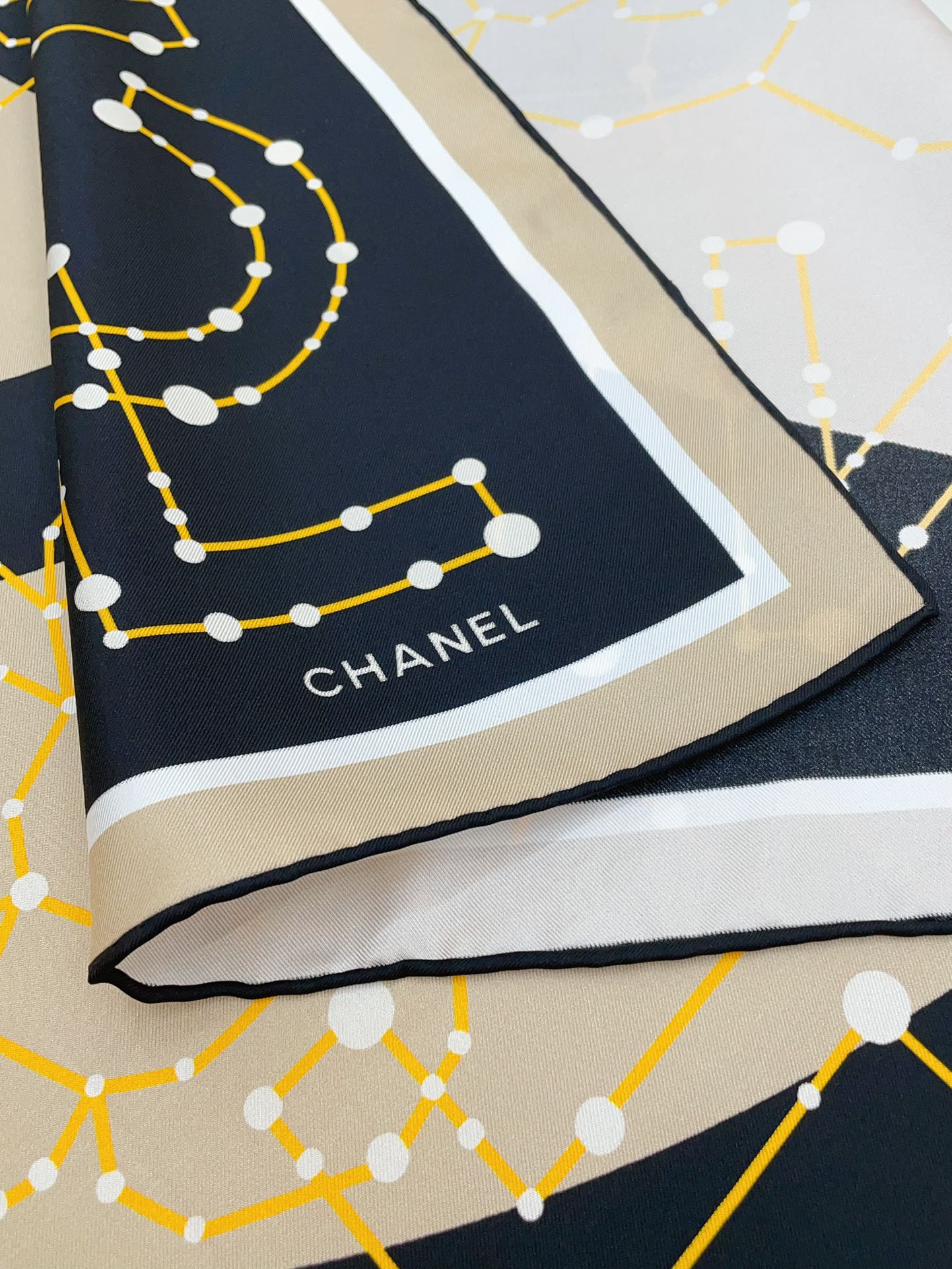 シャネルスカーフ激安通販 シルク 人気定番 美しい ロゴマーク シンプル ファッション レディース ブラウン_5