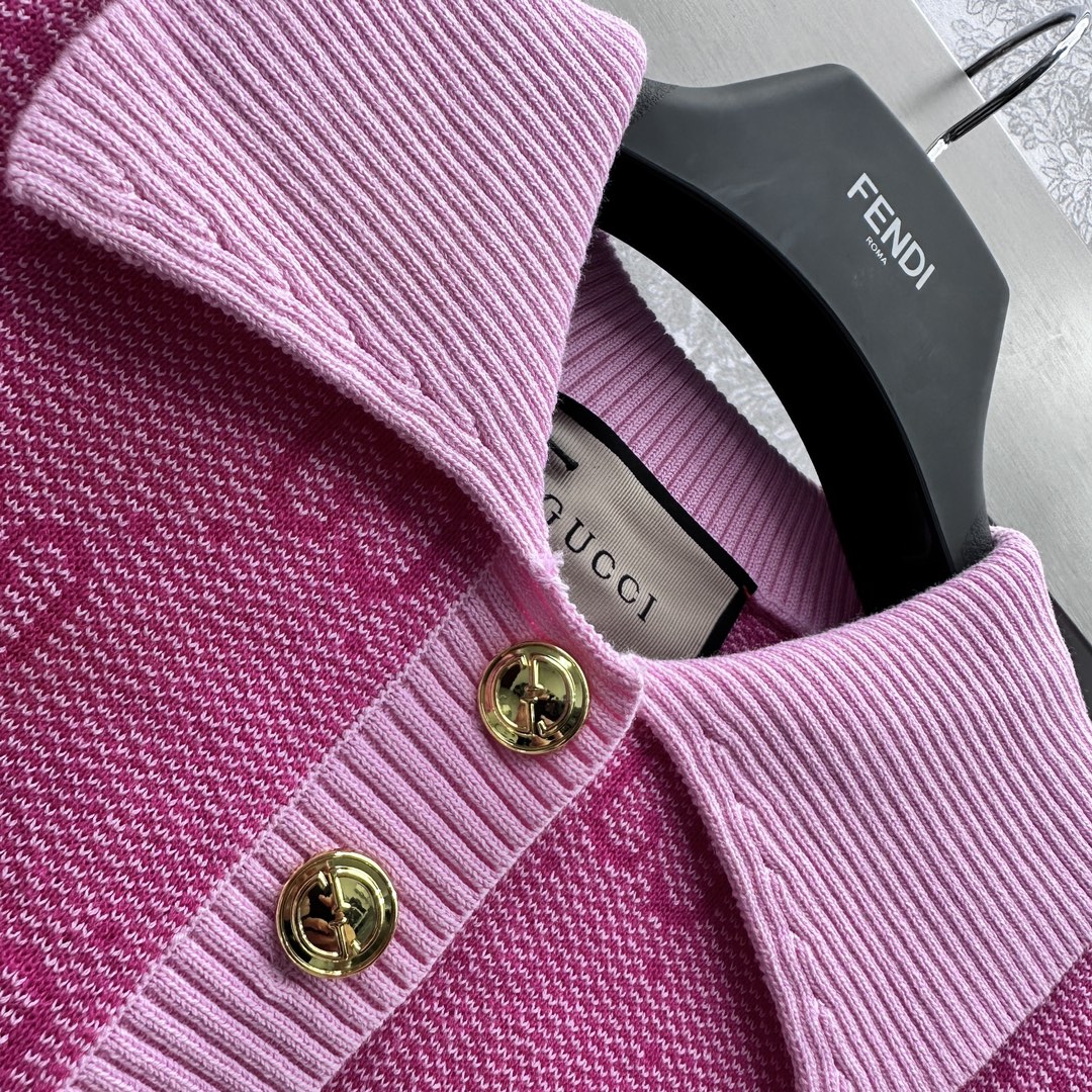 華やかな雰囲気 グッチセーター偽物 ニット素材 襟付き トップス 半袖 柔らかい 目立ち 花柄 ファッション感 ピンク_3