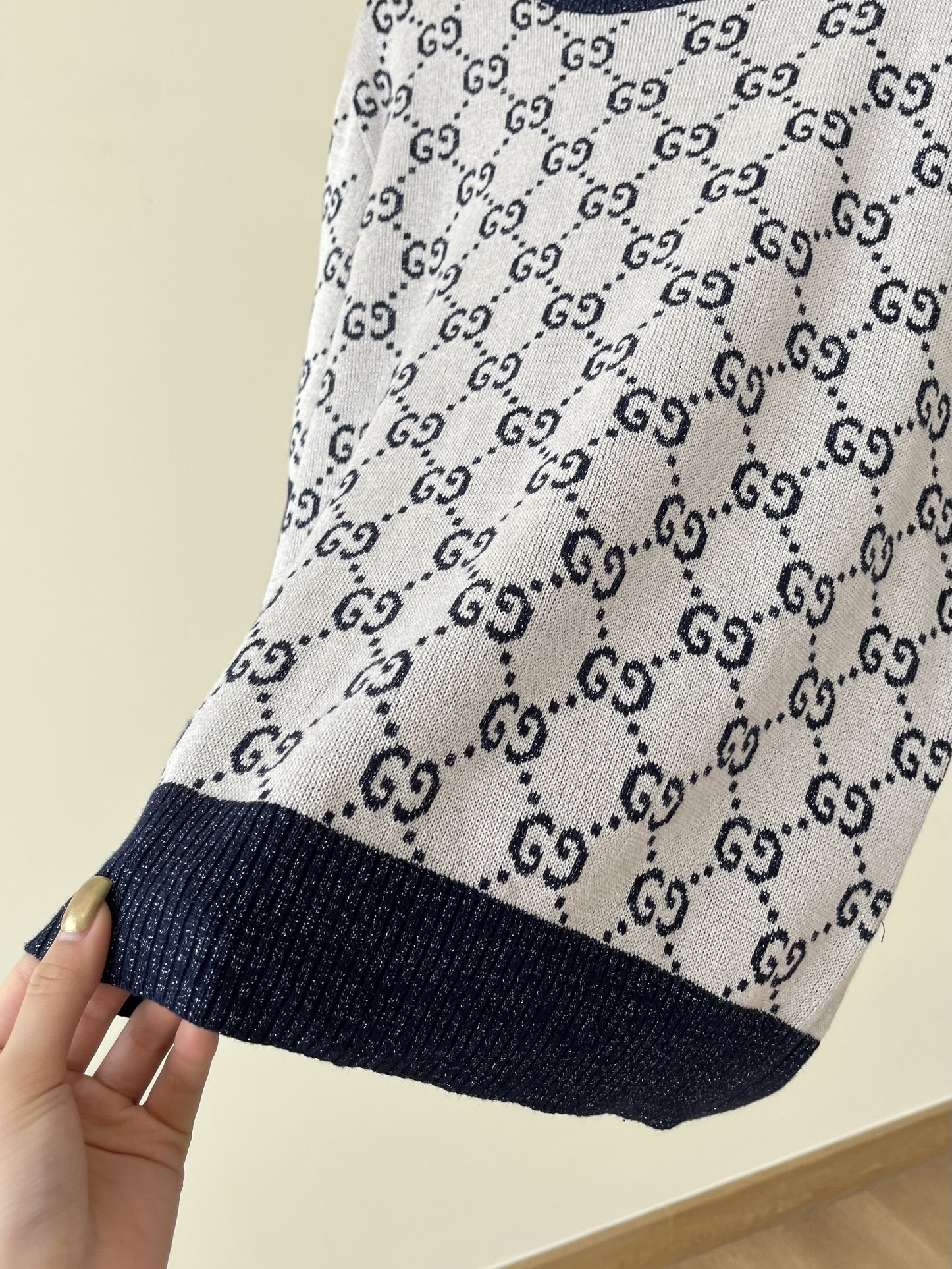 ドライな肌触り グッチのセーター偽物 ニット素材 半袖 ウール製 シンプル 格子模様 品質保証 ホワイト_7