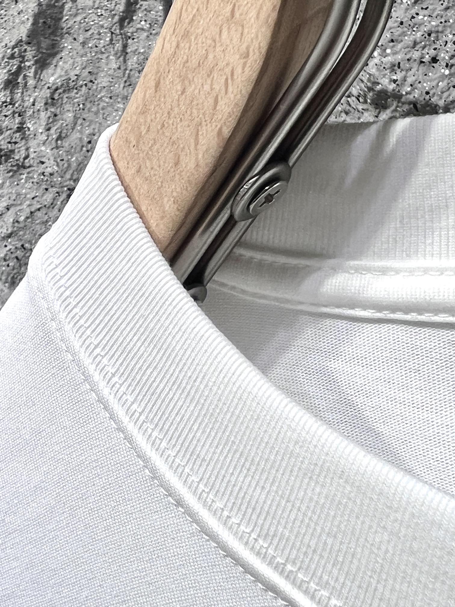 2024年のお買い得品 バレンシアガ レディース トップススーパーコピー simple Tシャツ 純綿 通気性いい ホワイト_3