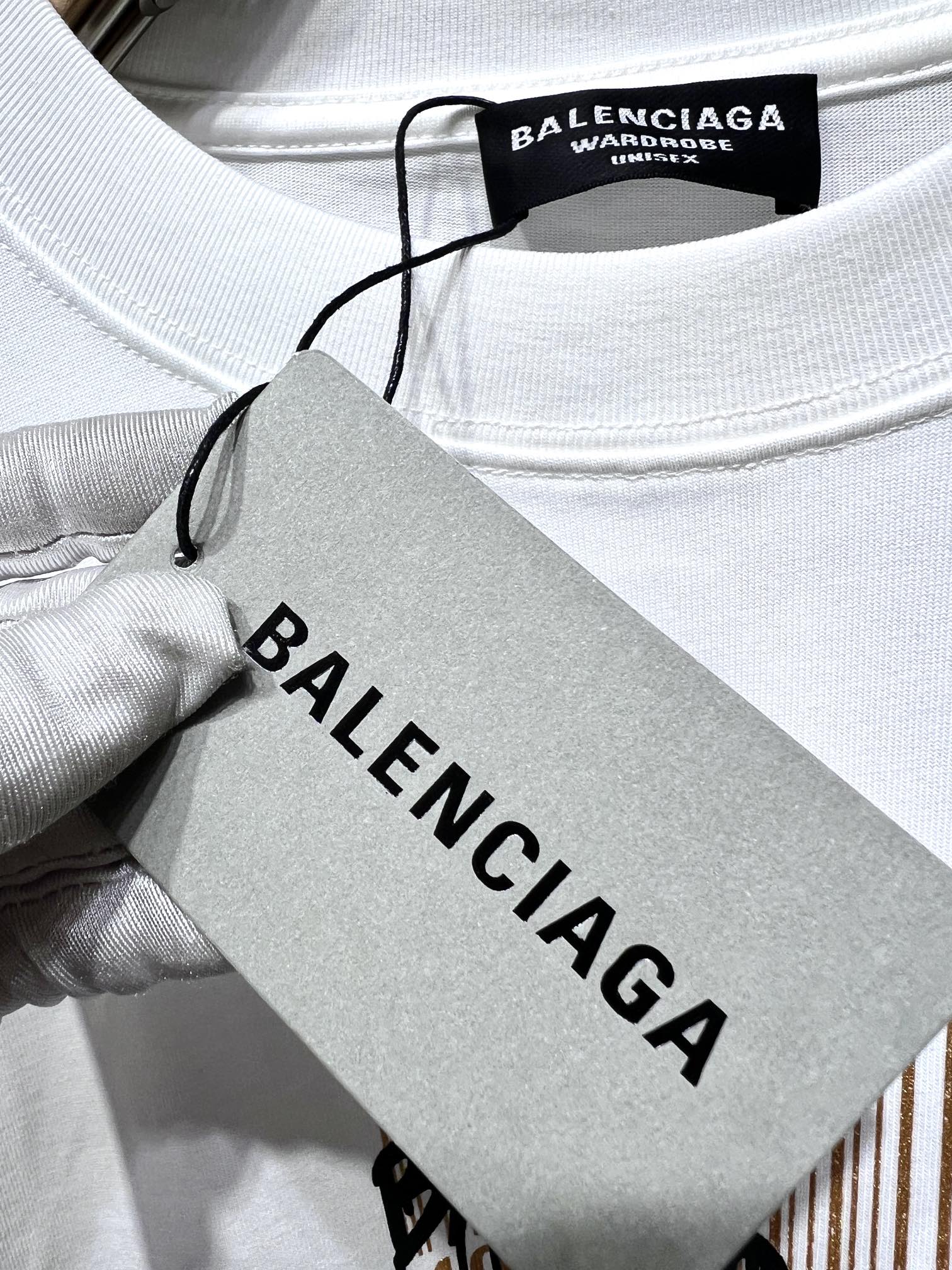 2024年のお買い得品 バレンシアガ レディース トップススーパーコピー simple Tシャツ 純綿 通気性いい ホワイト_5