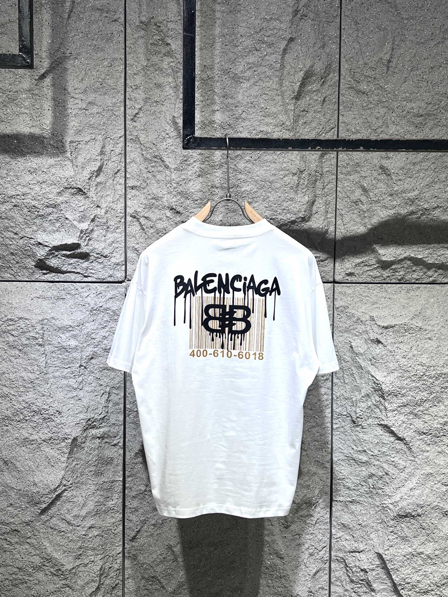 2024年のお買い得品 バレンシアガ レディース トップススーパーコピー simple Tシャツ 純綿 通気性いい ホワイト_9