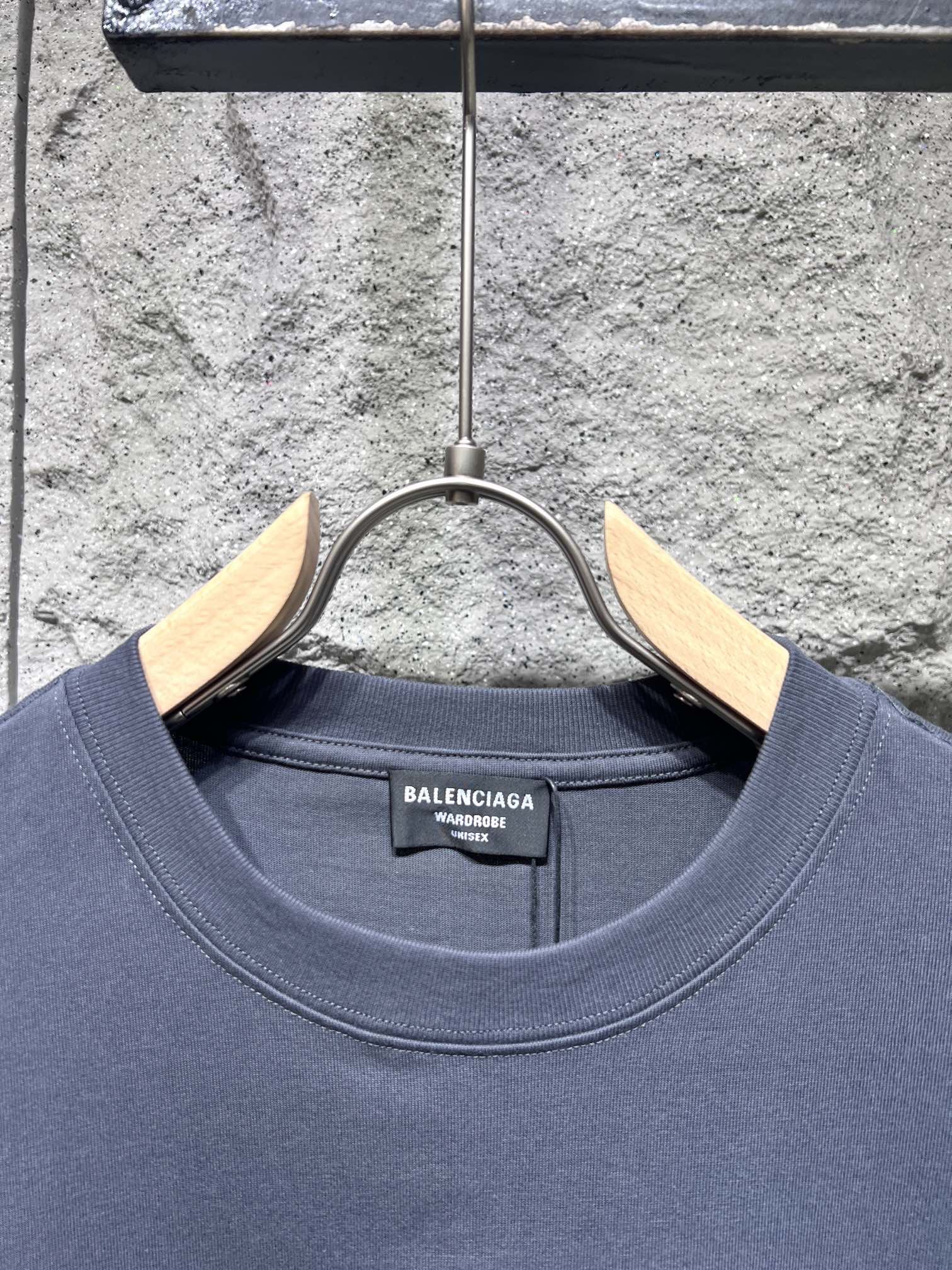 2024年のお買い得品 バレンシアガ ロックt偽物 simple Tシャツ 純綿 通気性いい 高級感 ブルー_2