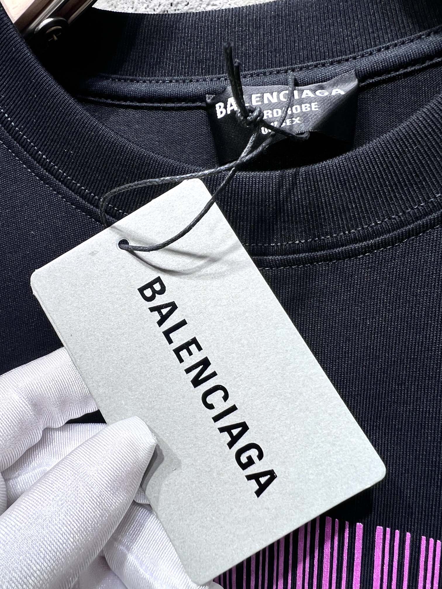2024年のお買い得品 バレンシアガ ロゴtコピー simple Tシャツ 純綿 通気性いい 高級感 ブラック_5
