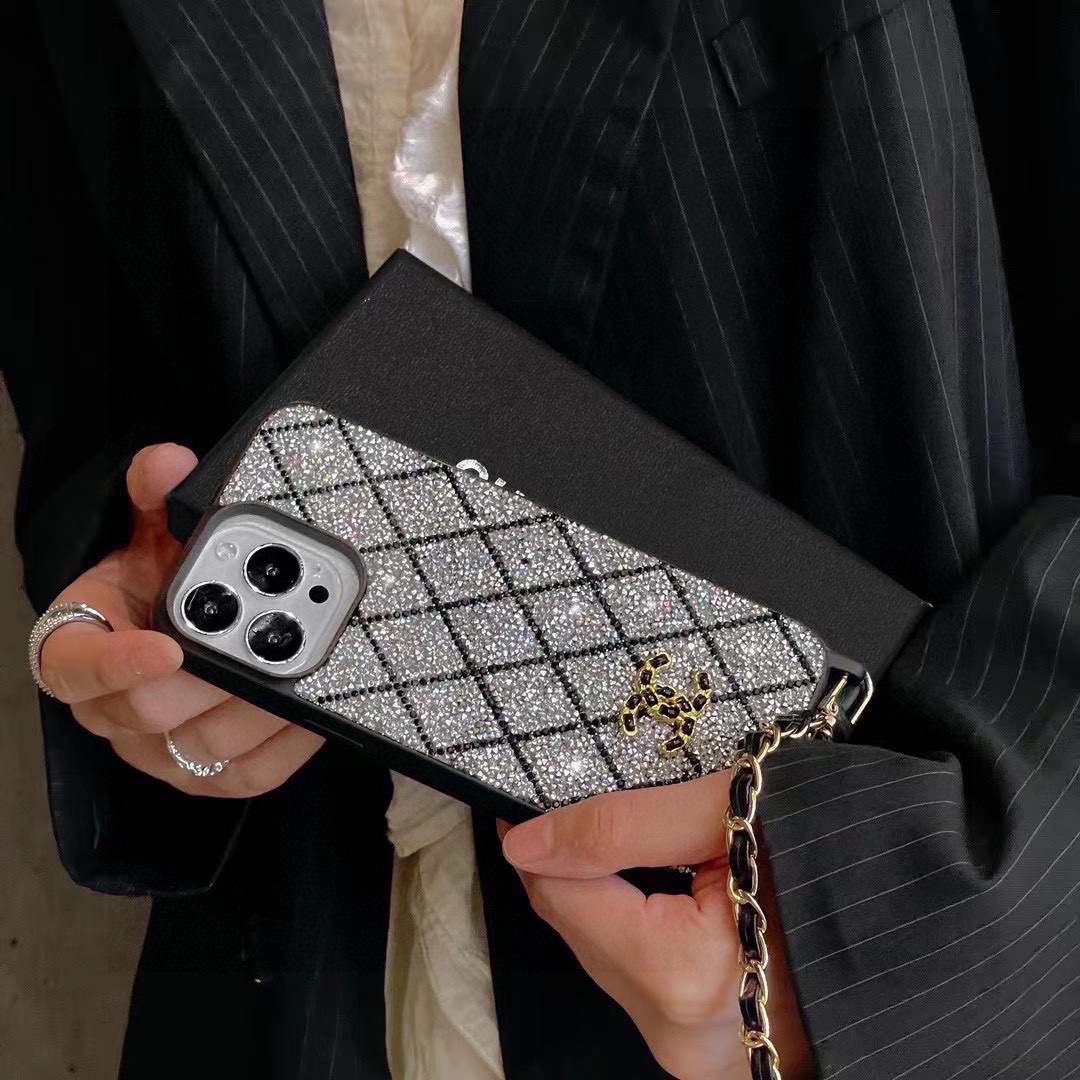 chanel 携帯 カバー偽物 スマートフォンケース 耐衝撃 落下防止 キラキラ チェーン 調整可 ダイヤモンドケース 2色可選 ブラック_5