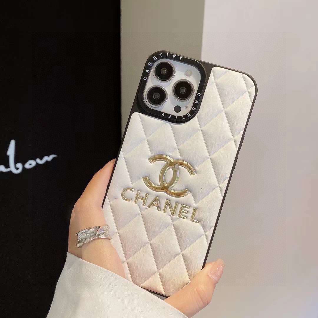 chanel スマホ ケースＮ級品 スマートフォンケース耐衝撃 傷防止 全面保護 大きいロゴ レザー素材 柔らかい ホワイト_5