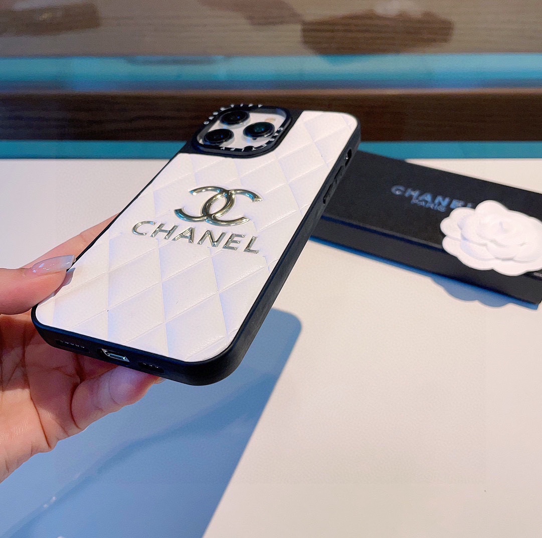 chanel スマホ ケースＮ級品 スマートフォンケース耐衝撃 傷防止 全面保護 大きいロゴ レザー素材 柔らかい ホワイト_6