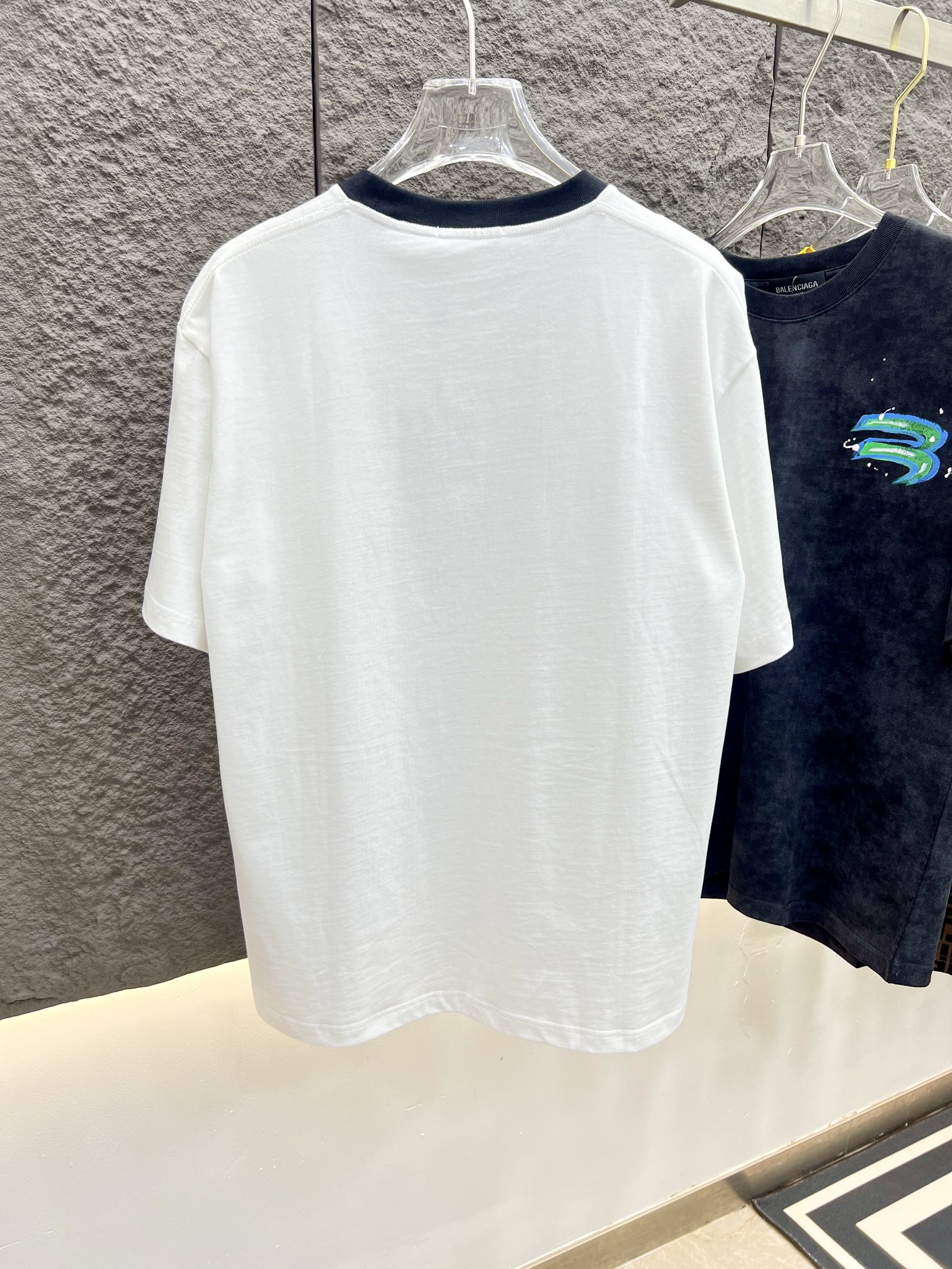 ロエベtシャツ 偽物 見分け方偽物 丸首 人気品 クルーネック 100％綿 トップス 春夏半袖 心地よい着用感 ホワイト_6