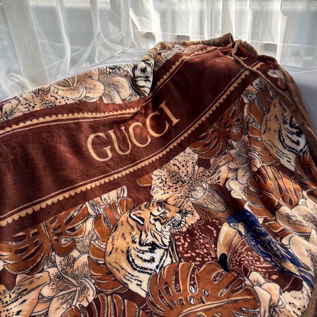 gucci 毛布スーパーコピー 洗える 毛布 カードローン 吸湿発熱 冬 軽量 四季適用 柔らかく肌触 動物 ブラウン_3